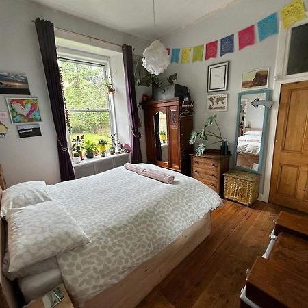 Quirky Apartment In Leith เอดินบะระ ภายนอก รูปภาพ
