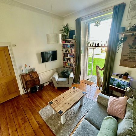 Quirky Apartment In Leith เอดินบะระ ภายนอก รูปภาพ